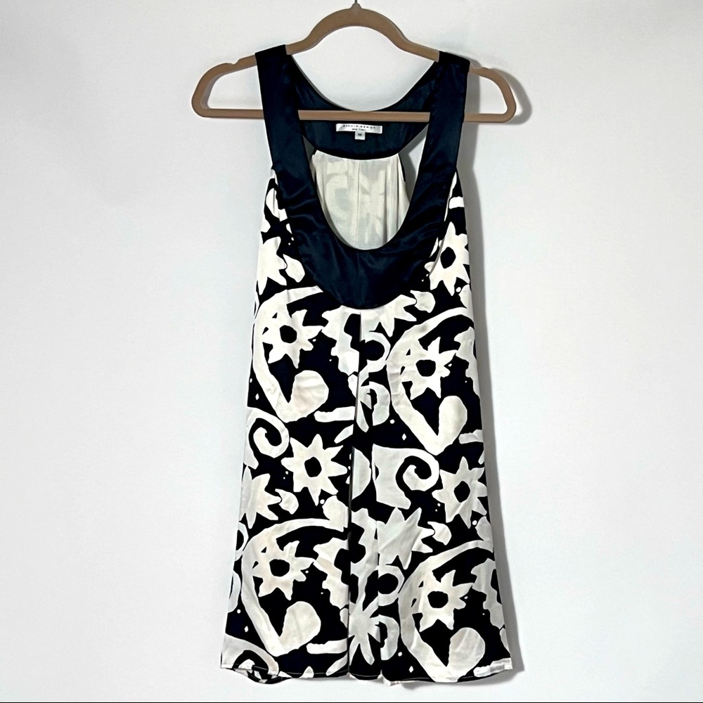 Alexia admor black and white size M